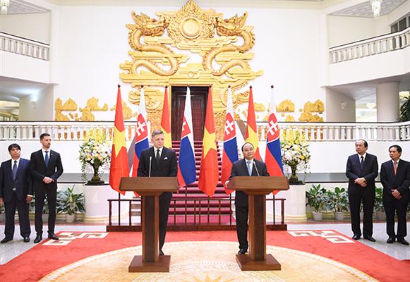 Sostienen conversaciones premieres vietnamita y eslovaco